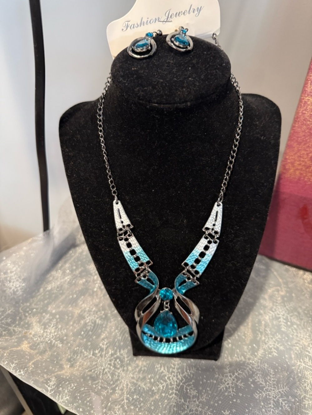 Fashion Jewelry Turquoise Blue Teardrop Necklace with Matching Earrings